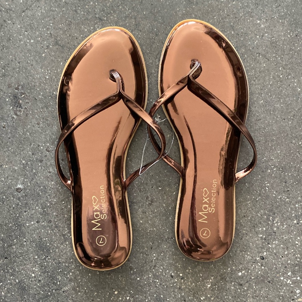 Rand new metallic cushioned flip flops